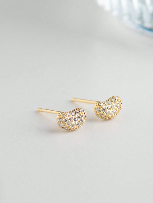 A pair of elegant and fashionable S925 silver earrings for ladies. Simple and suitable for daily commuting and dating.