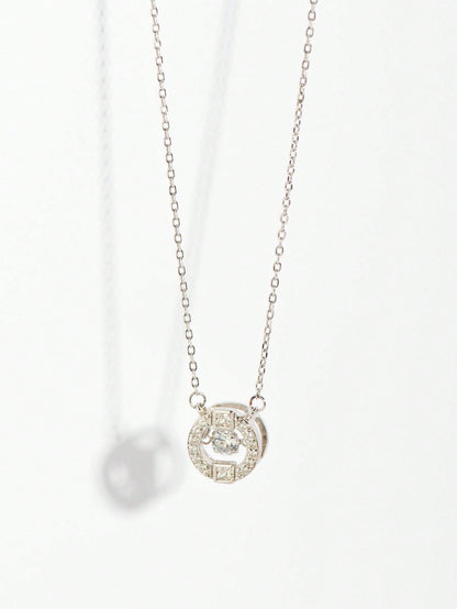 An elegant and light luxury S925 silver round pendant necklace. Fashionable and simple, suitable for dating, parties and commuting.