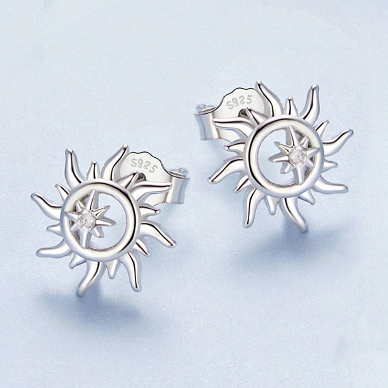 Sun Star Burst Small Earrings for Men and Women Fashionable, Simple and Versatile Commuting S925 Sterling Silver Mini Starry High-end Earrings