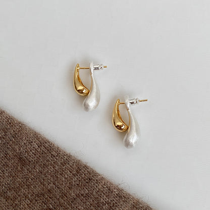 Niche unique temperament two-color splicing water drop earrings light luxury high-end autumn and winter earrings 2025 new hot style