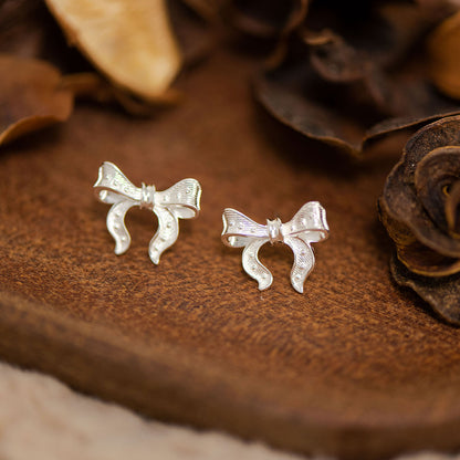 Women's bow 925 sterling silver earrings are fashionable, elegant and simple, suitable for daily commuting and dating