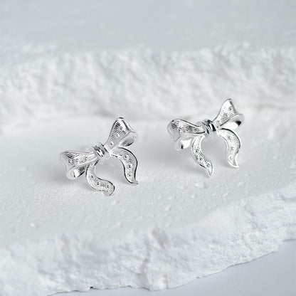 Women's bow 925 sterling silver earrings are fashionable, elegant and simple, suitable for daily commuting and dating