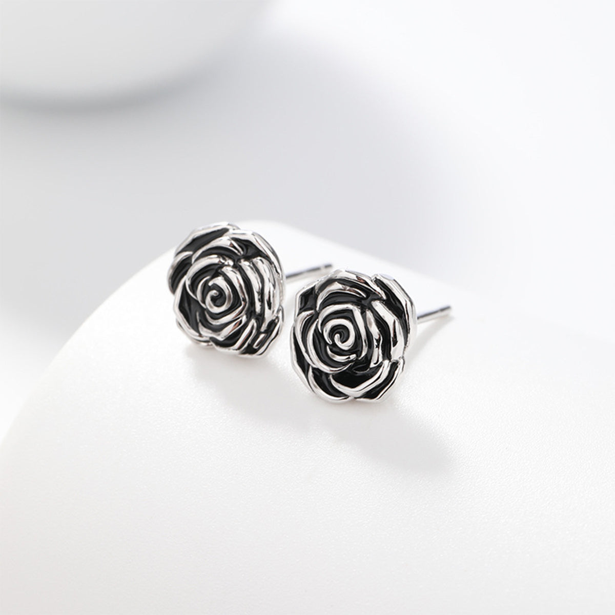 Niche design rose retro old fashion brand personality fashion ins earrings Thai silver camellia earrings for women