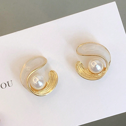 French vintage natural pearl stud earrings for women with a sense of luxury temperament